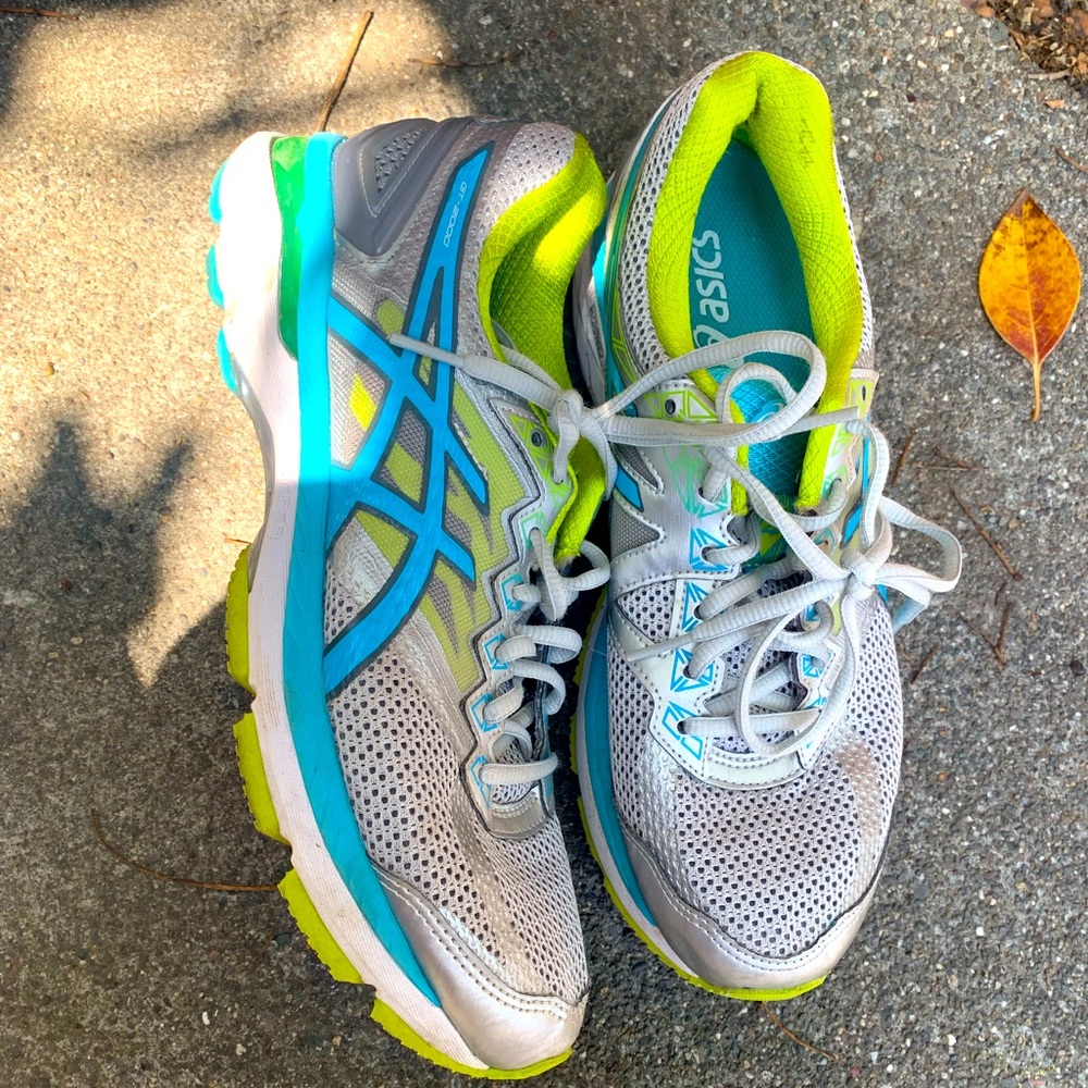 Tennis shoes size 9 women’s